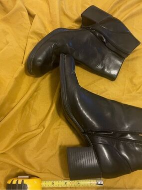 White Mountain Black Leather Ankle Boots with Block Heel and Side Zip